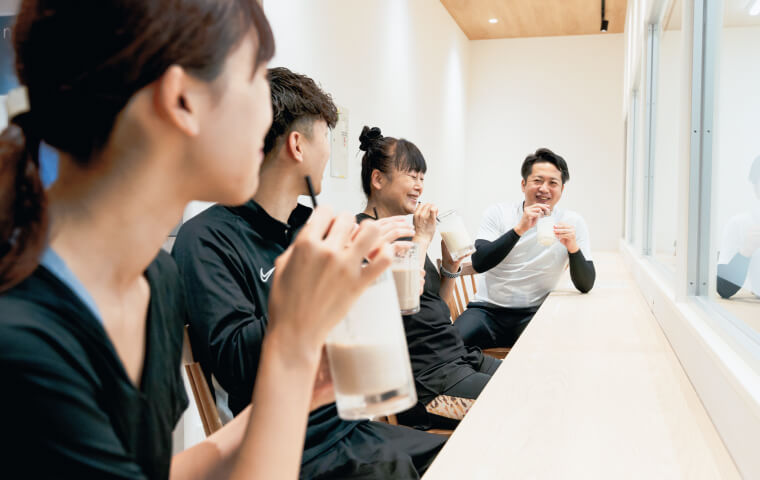運動後にプロテインが飲める！カフェ併設